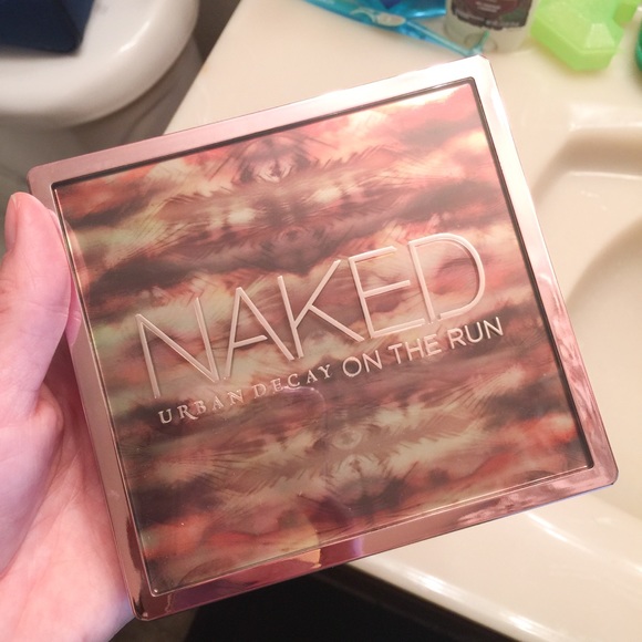 ❌SOLD❌ Urban Decay Naked On the Run Face Palette - Picture 6 of 11